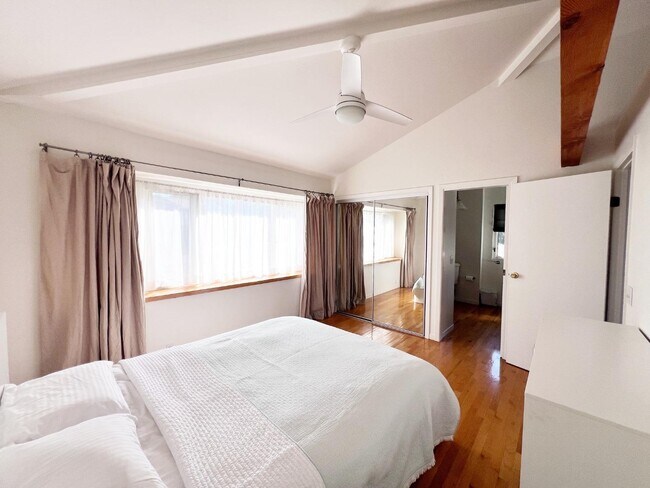 Building Photo - 14515 Clearview Dr