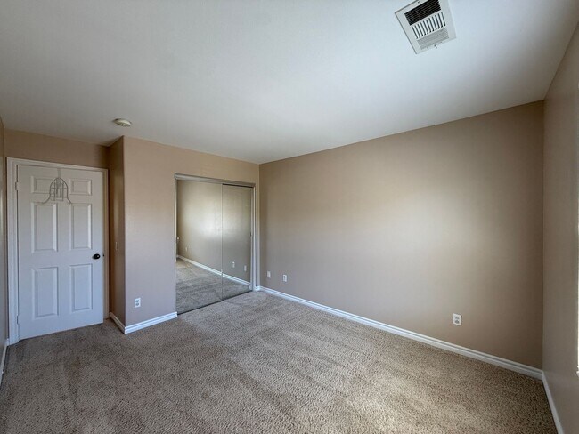 Building Photo - Ana Verde 3 bedroom