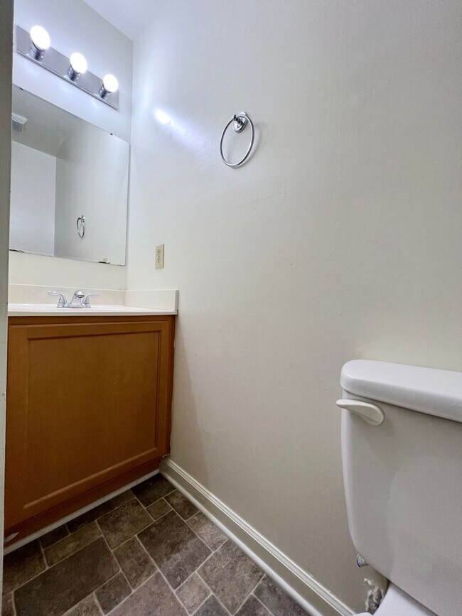 Building Photo - Three-Bedroom, Two Bathroom at Hill Street Duplex
