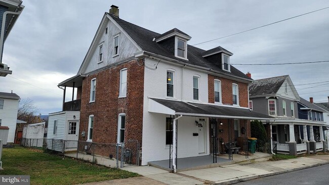 Building Photo - 105 Fairview Ave