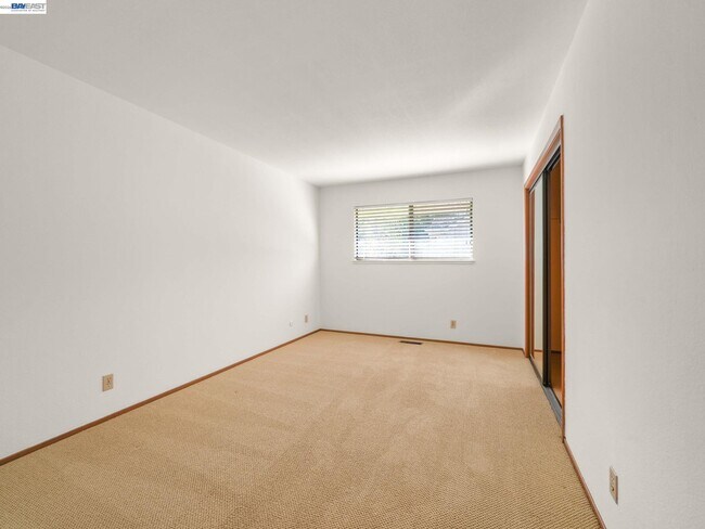 Building Photo - 261 St Paul Dr