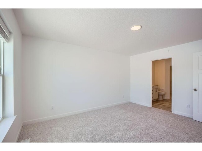 Building Photo - 1082 Jubert Dr