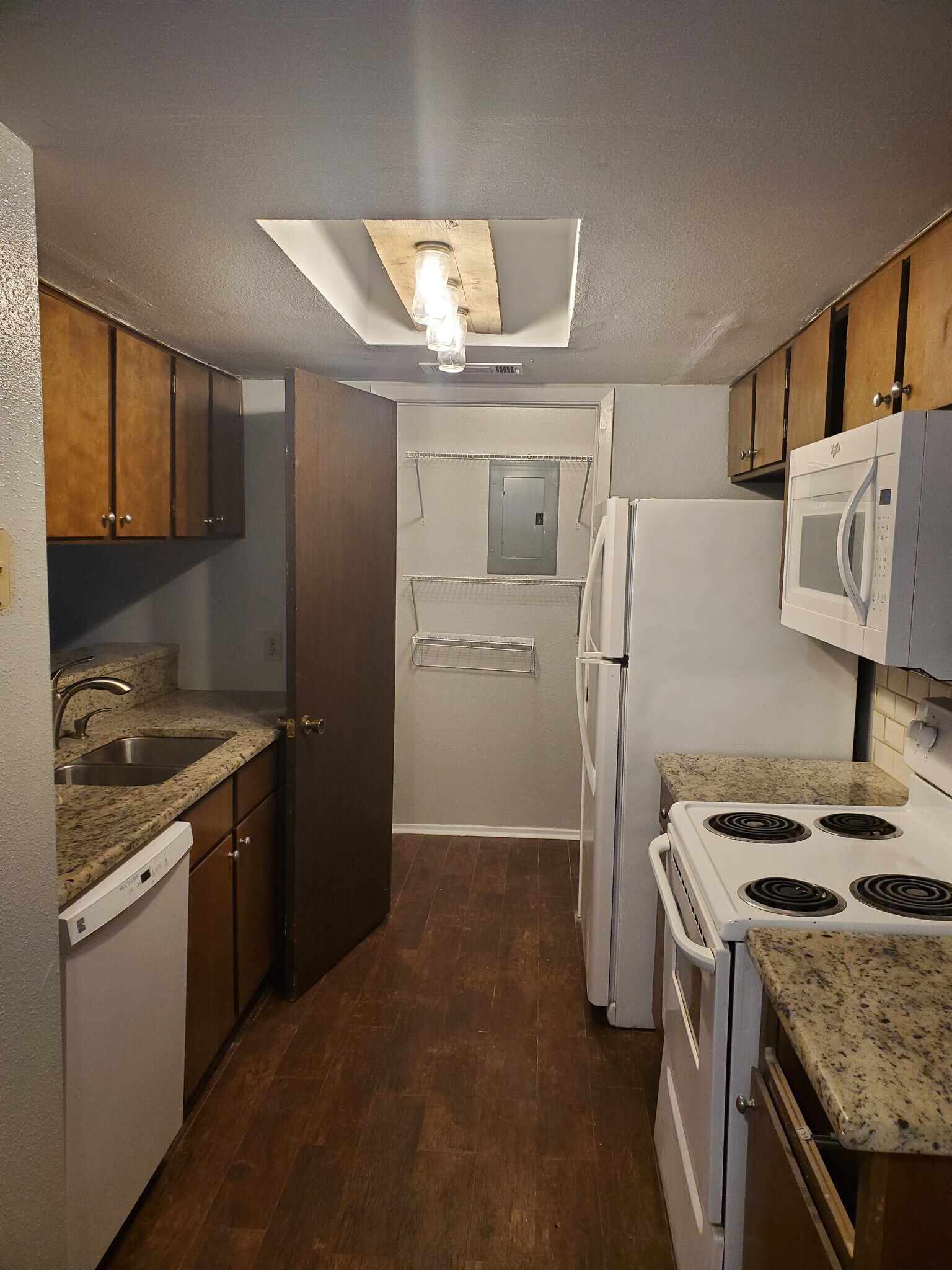 Kitchen - 1305 Camp Craft Rd