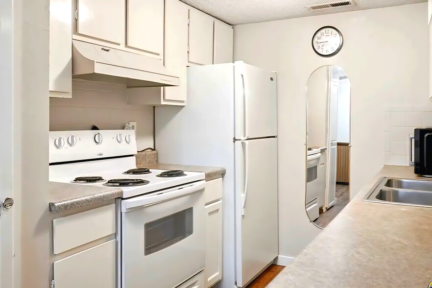 Building Photo - 3037 SW Lydia Ave