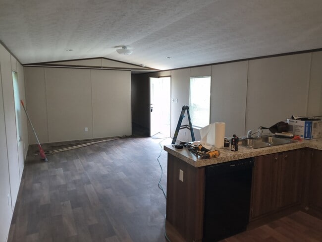 Building Photo - 117 Erie Dr