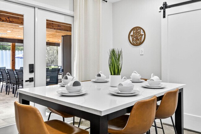 Building Photo - 319 Brentwood Dr