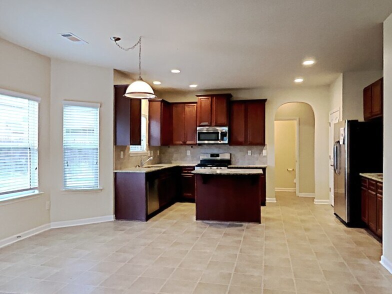 Building Photo - 3365 Gardenside Dr SW