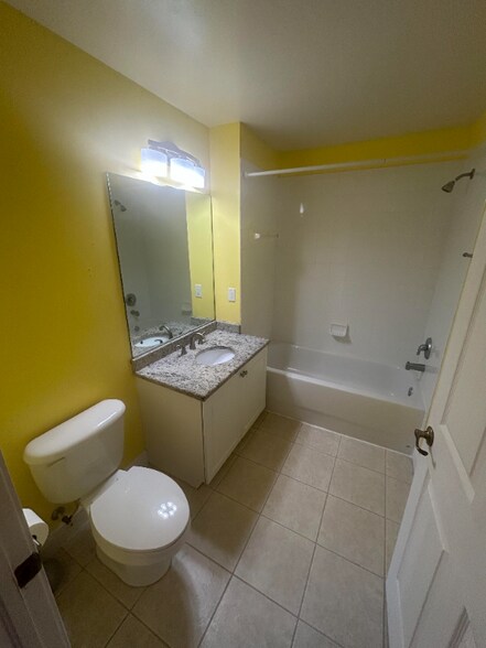 Building Photo - 3944 Pomodoro Cir