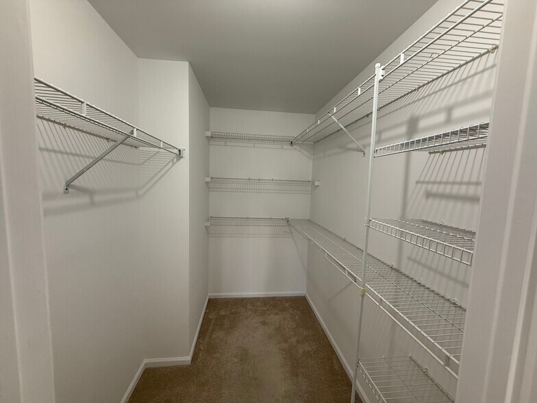 Building Photo - 1808 Foxmeadow Cir