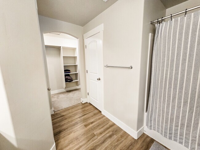 Building Photo - 261 W 490 N