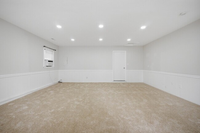 Building Photo - 2252 Newstead Dr