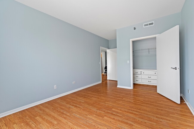 Building Photo - 100 N Hermitage Ave