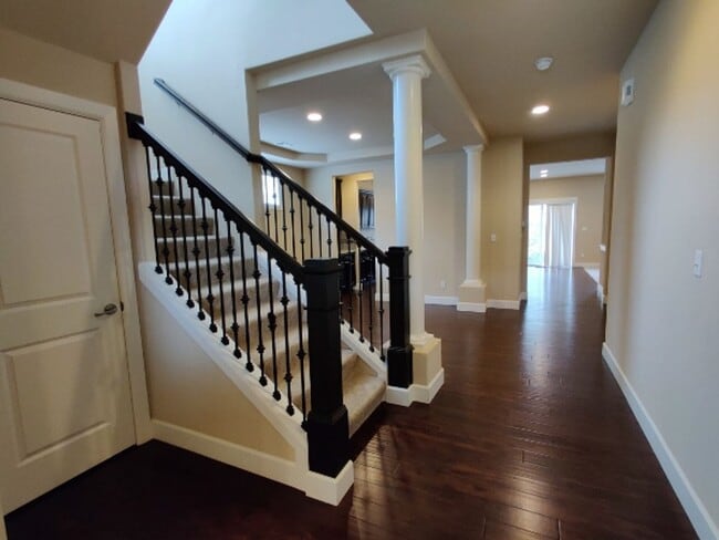 Building Photo - Beautiful Tumwater Home - 4 BD+DEN+BONUS RM