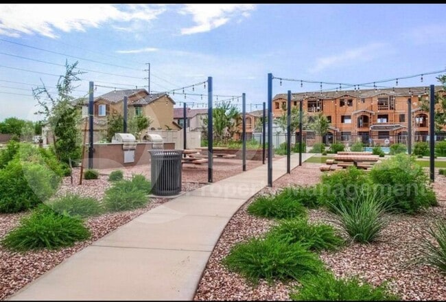 Building Photo - 1255 N Arizona Ave