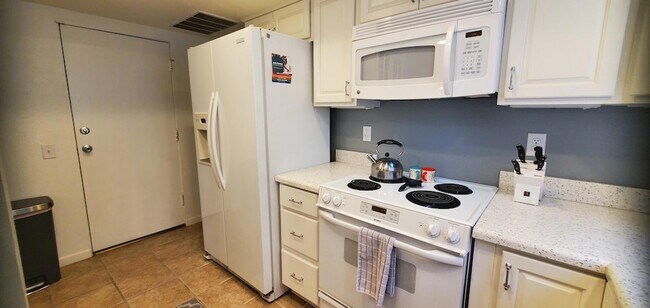 Building Photo - 46568 Arapahoe Dr
