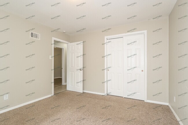 Building Photo - 1430 Broadlawns Ln