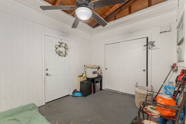 Building Photo - 8300 Oakhaven Rd