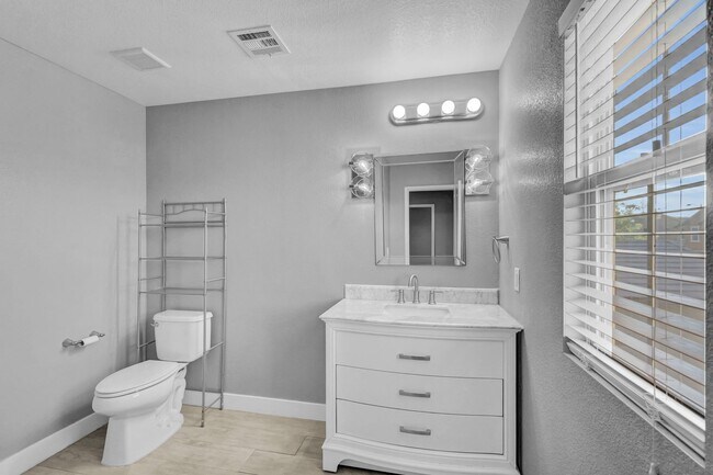 Building Photo - Charming 3-Bedroom Two-Story Home in Gated...