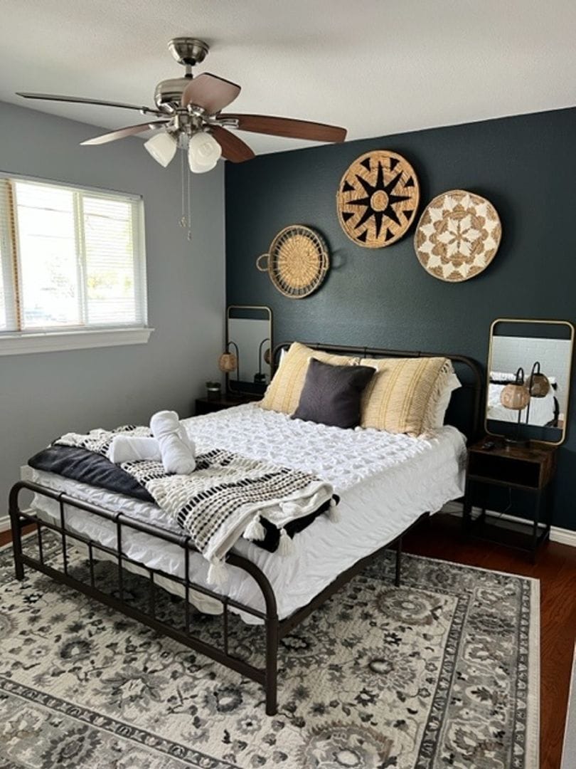 Building Photo - 127 E Silver Sands Dr