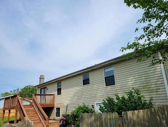 Building Photo - 3932 Silver Ridge Dr
