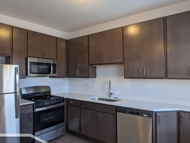 Building Photo - 3409 W Fullerton Ave