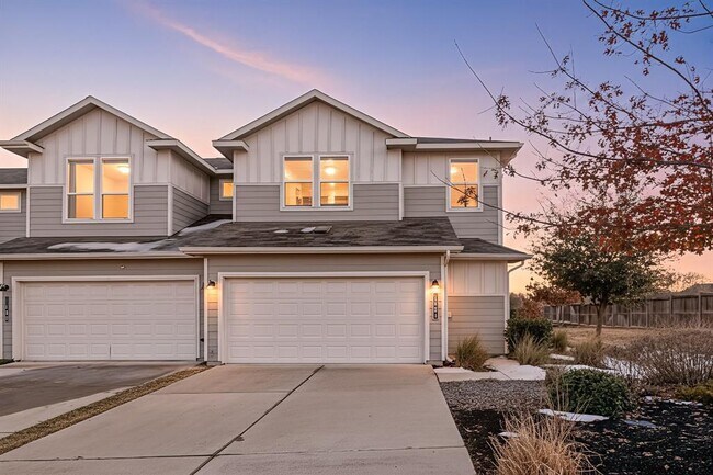 Building Photo - 1501 Roseburg Dr