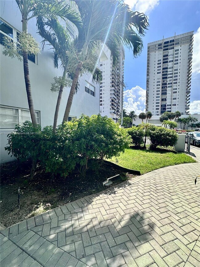 Building Photo - 2200 S Ocean Dr