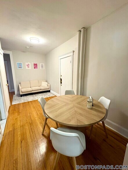 Building Photo - 2 Sutherland Rd