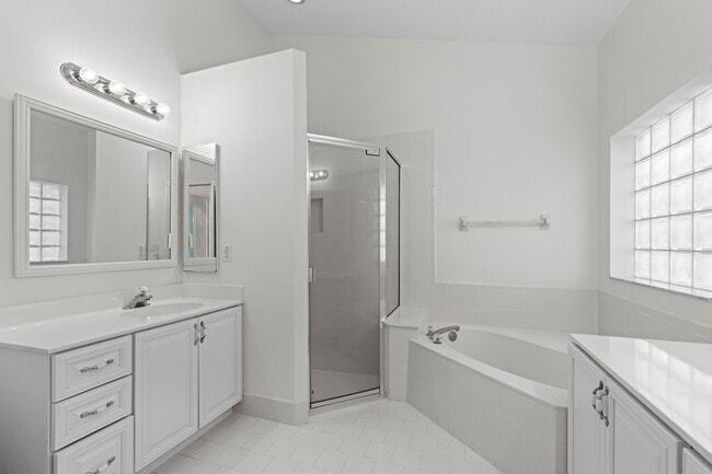 Building Photo - 7568 Eagle Point Dr