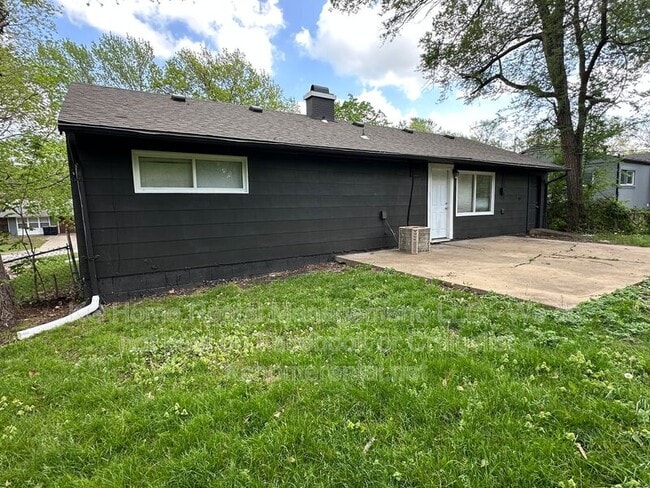 Building Photo - 10812 Newton Ave