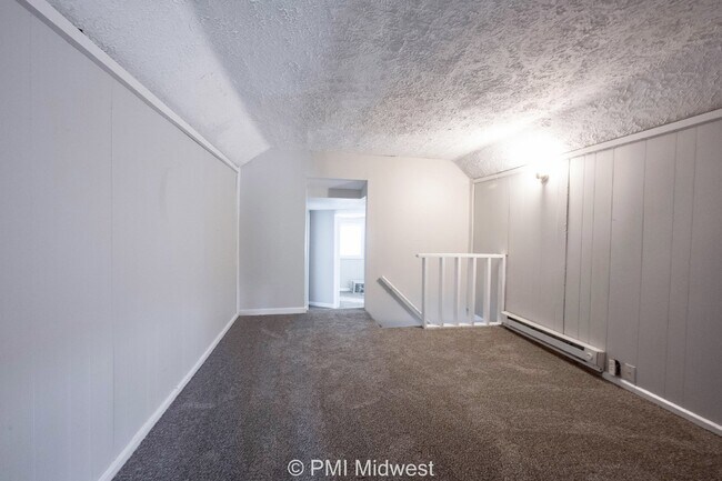 Building Photo - Charming 3-Bedroom Duplex with 2 Full Baths in Indianapolis - A Must See!