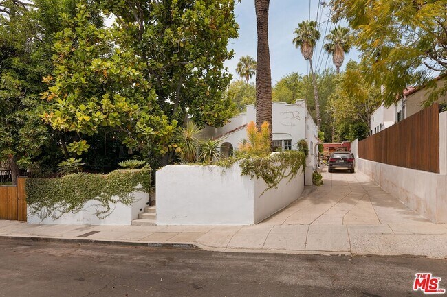 Building Photo - 1649 N Coronado St