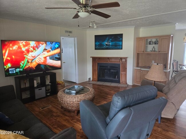 Building Photo - 2115 Bent Oak Ct