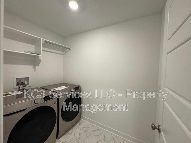 Building Photo - 3722 SW Knoxville Ct