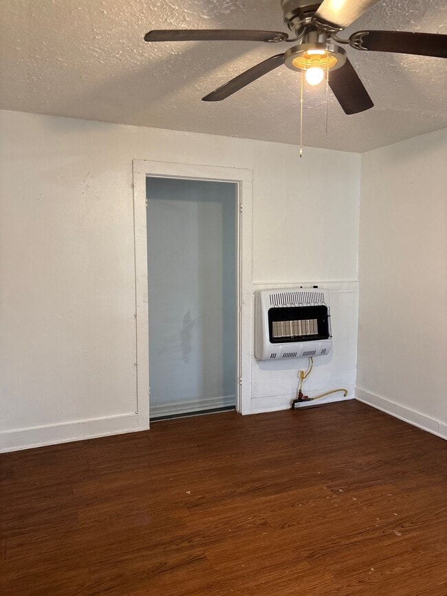 Building Photo - 1105 N McLemore Ave
