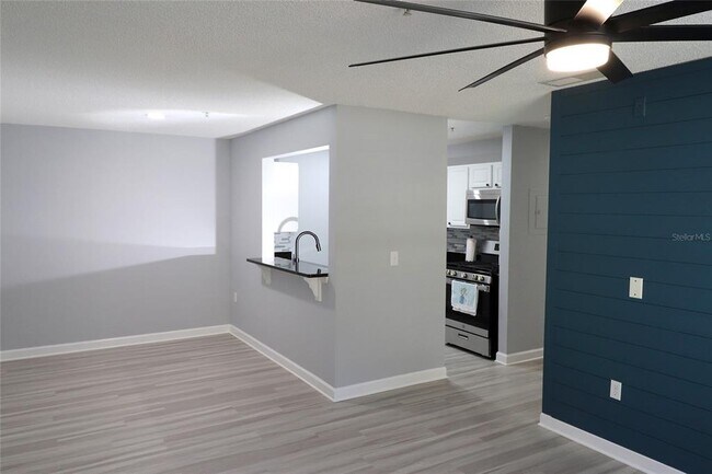 Building Photo - 2035 Dixie Belle Dr