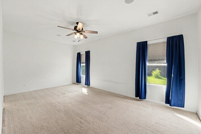 Building Photo - 121 Rockingham Way