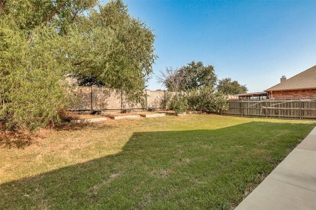 Building Photo - 320 S Mesa Verde Way