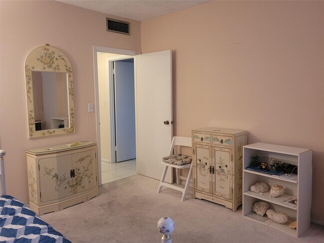 Building Photo - 1985 S Ocean Dr