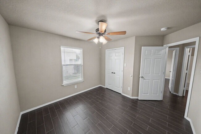 Building Photo - Spacious Single-Story Home with Solar Panels - Realtor Commission: $500