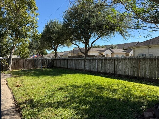 Building Photo - 12539 F Bar Dr