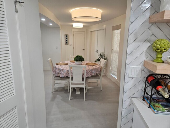 Building Photo - MODERN  SEASONAL VACATION CONDO