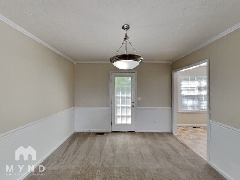 Building Photo - 495 Princeton Dr