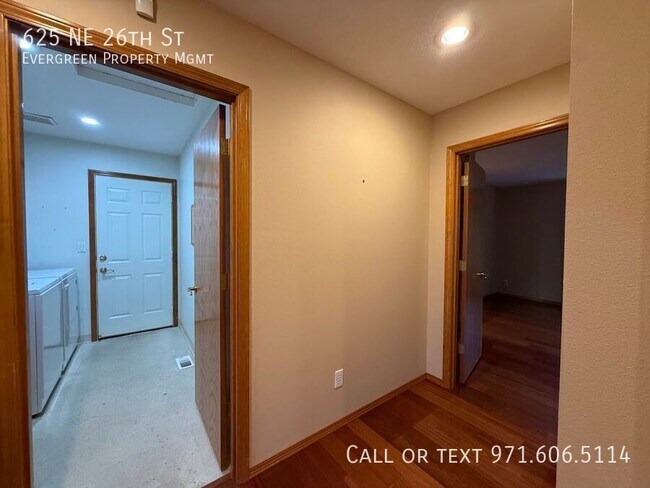 Building Photo - 625 NE 26th St