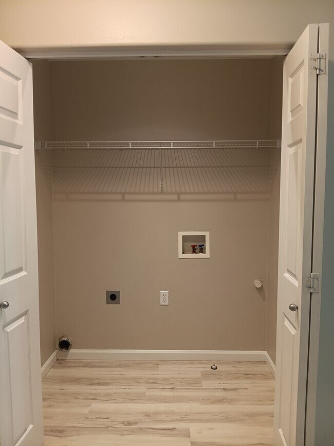 Building Photo - Beautiful Recently Remodeled Propety Ready For You to Enjoy!