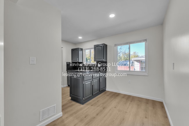 Building Photo - 15796 Kerstyn St