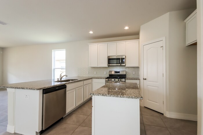 Building Photo - 22631 Rosebush Hl Rd