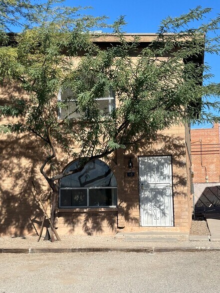 Building Photo - 1105 E 12th St