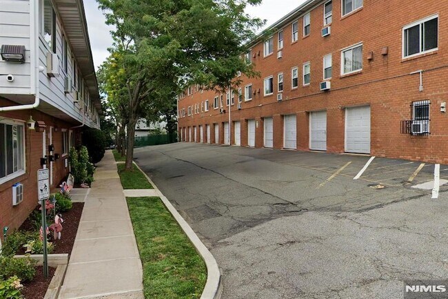 Building Photo - 1474 68th St