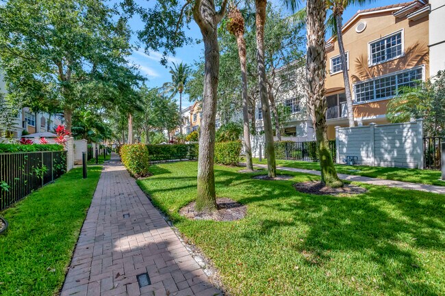 Building Photo - 5585 NE Trieste Way